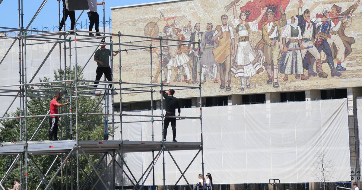 Foto  Nisin punimet në sheshin  Skënderbej  për samitin e BE së në Tiranë