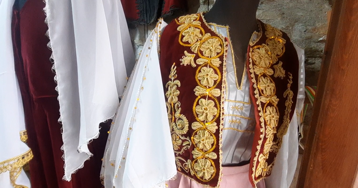 kostumet-tradicionale-te-gjirokastres-po-prodhohen-nga-fare-pak-qendistare