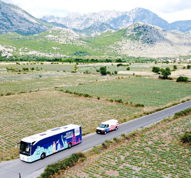 Autobusi i Këndit Amerikan ndalon në Korçë dhe Pogradec/