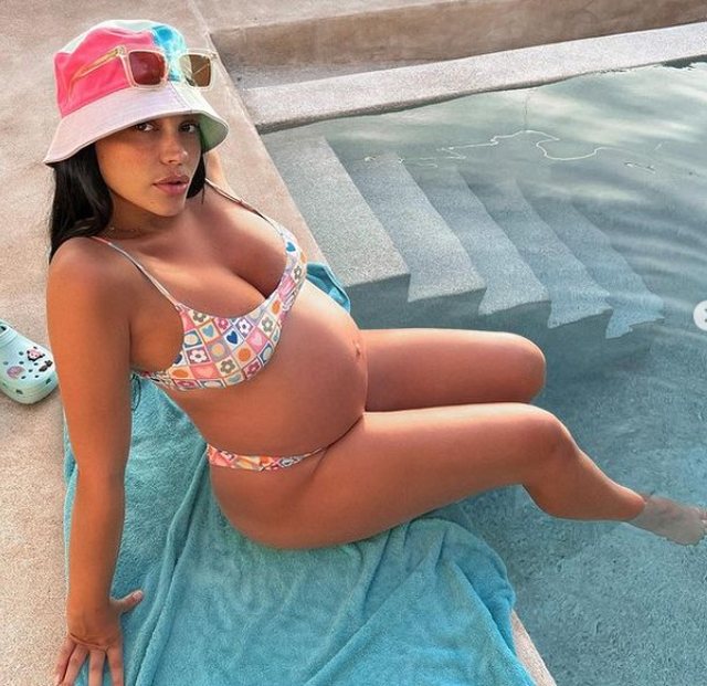 Një mami seksi si Einxhel/ Moderatorja publikon fotot me bikini