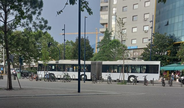 Nuk plotësojnë kushtet/ Linjat urbane të Tiranës, me licenca