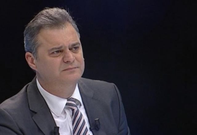 Ben Blushi kund&euml;r protestuesve: Keni kaq shum&euml; helm