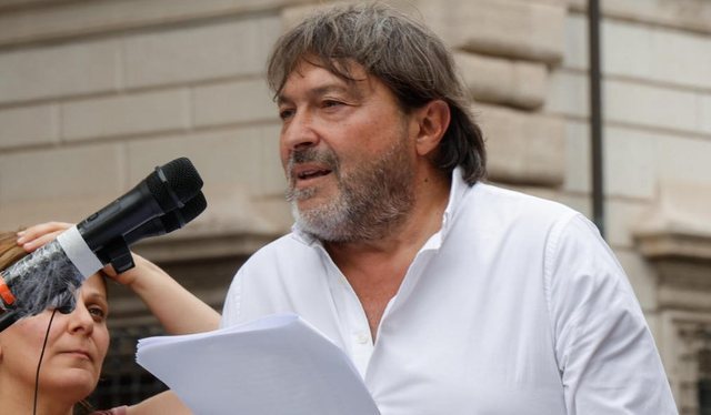 Vendosja e eksplozivit n&euml; makin&euml;n e gazetarit italian/ N&euml; pranga