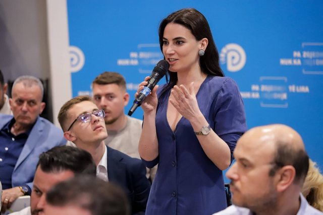 Kryetarja e re e K&euml;shillit Komb&euml;tar t&euml; PD-s&euml;/ Kush